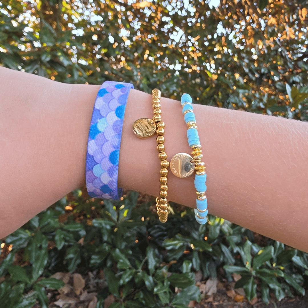 Pink Salt Riot gold beaded bracelet with charm that reads "I know who I am because I know whose I am"