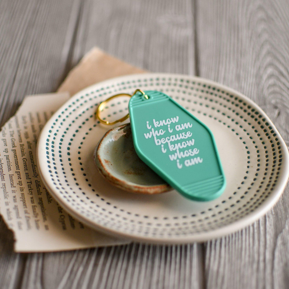 I Know Who I Am Retro Keychain - Pink Salt Riot