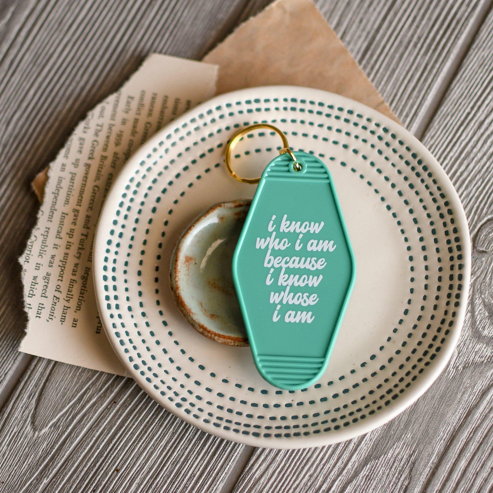 I Know Who I Am Retro Keychain - Pink Salt Riot