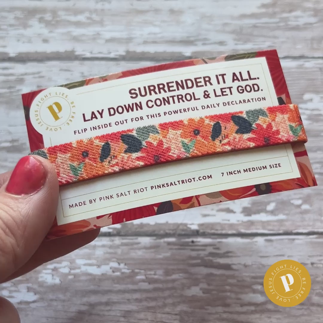 Bracelet de vérité moyen « Surrender It All » à motif floral